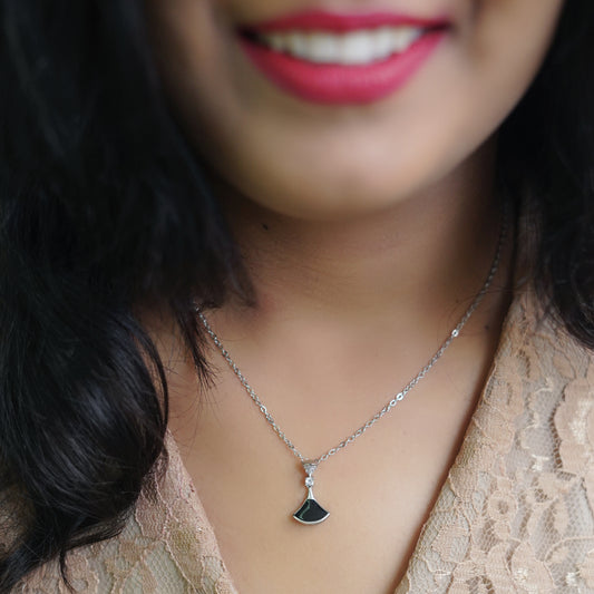 Black Elegance Chain Pendant