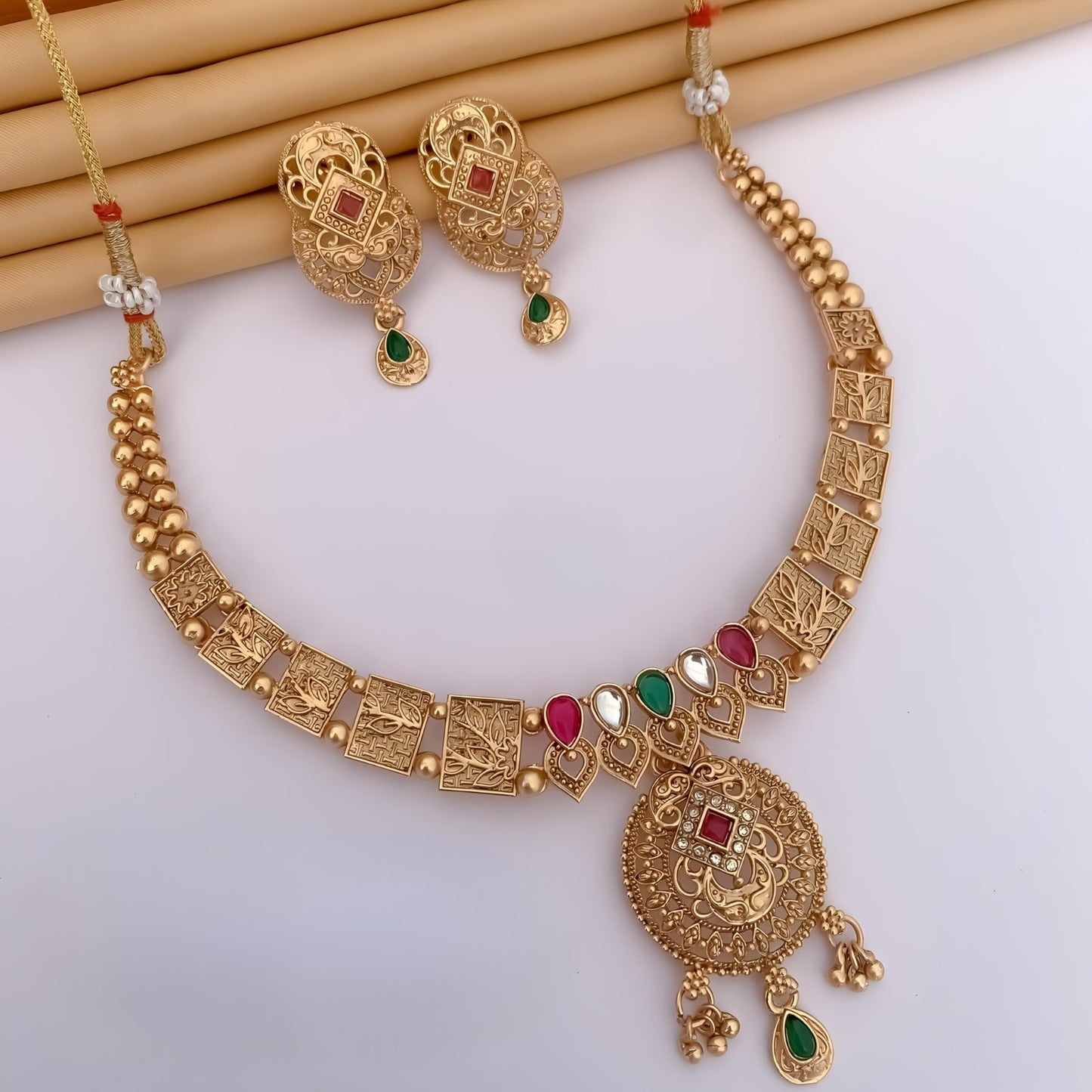 Traditional Floral Lattice Gold-Plated Necklace Set