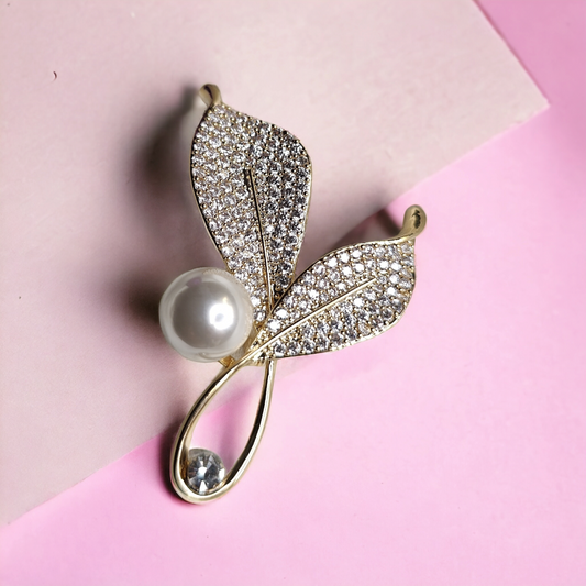 Pearl Brooch in Gold Plating