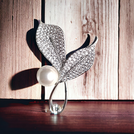 Pearl Brooch in Silver Plating