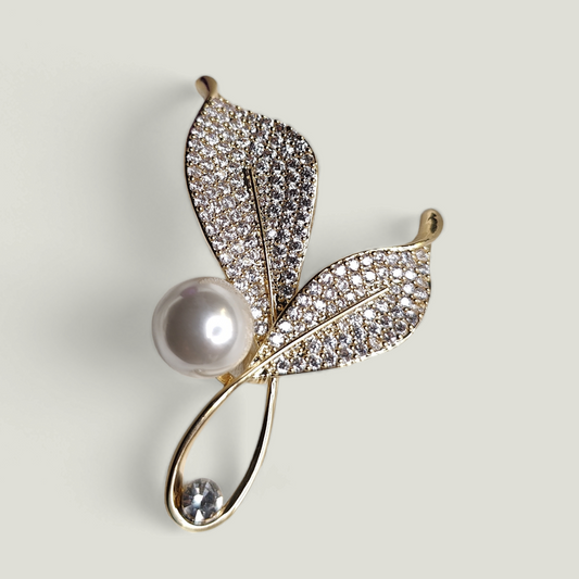 Luxury Pave Zirconia Leaf Brooch Pin with Classic Pearl Accent