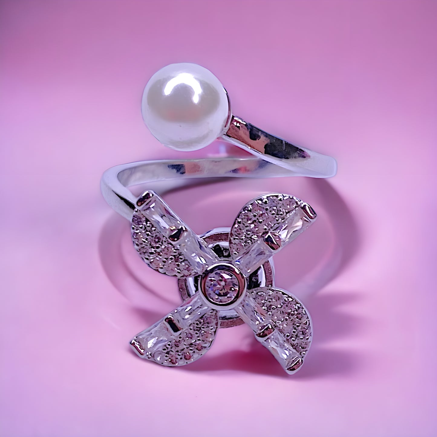 Elegant Windmill Configuration Pearl Ring For Ladies