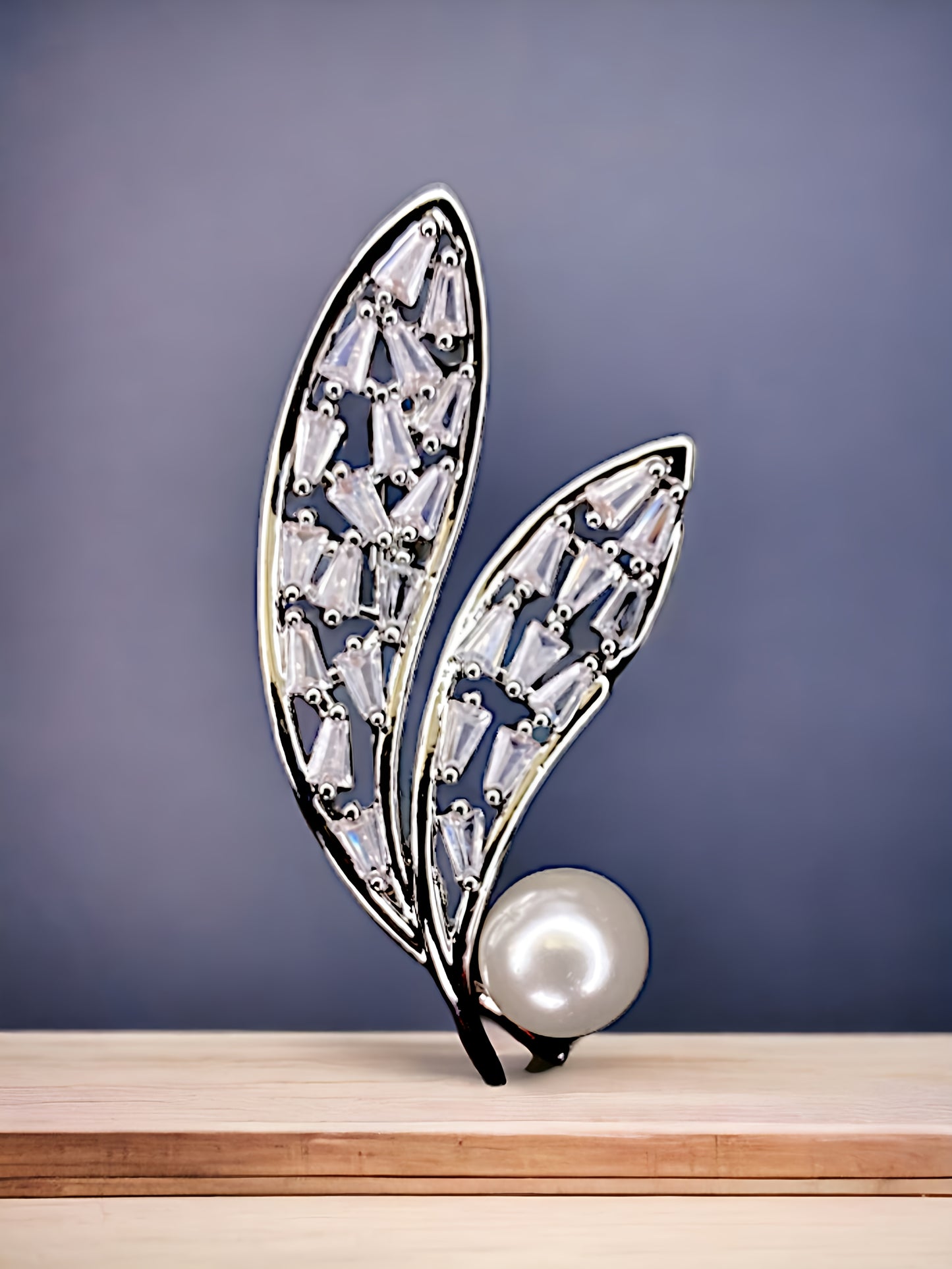 Feather and Pearl Brooch in Silver Plating